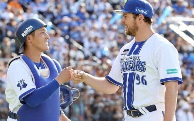 「ちょっと待って、本当にまだ20歳？」完封バウアーも大絶賛　爆肩も話題のDeNAのトッププロスペクト　「配球だけでなく、ブロッキング、盗塁も刺してくれた」