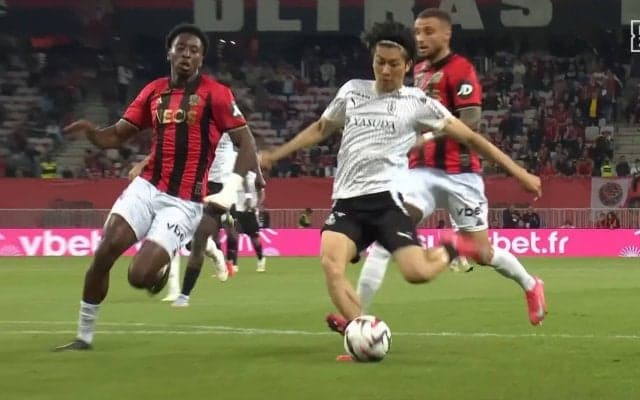 「中村こねええ」「惜し過ぎる」中村敬斗、高速裏抜けで1対1の超絶決定機→逆足シュートもゴールならず「今のは決めたかった」