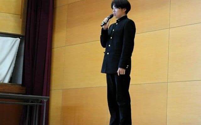 甲子園での高校軟式交流試合に出場する新潟商・渡辺選手にエール