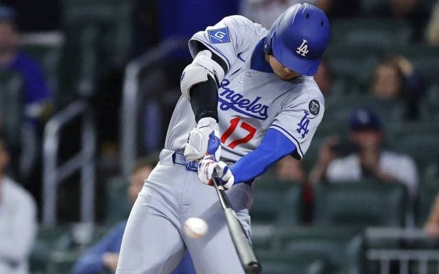 大谷翔平、雨にも負けず3試合ぶり8号！今季最長の雨天3時間遅延試合で5月初アーチ、佐々木朗希を援護する“真夜中の一撃”に敵地騒然