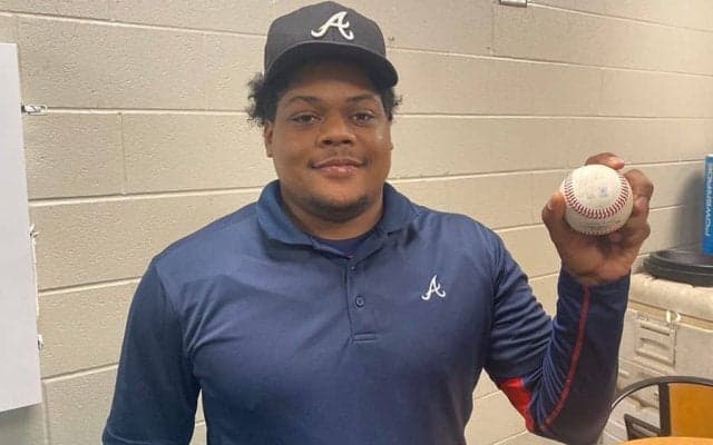 大谷翔平HR球ゲットは新人整備係…同僚と競合も「僕が勝った」　残業で最高の“お宝”