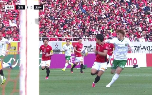 何やってんだよ！DOGSO発動で一発退場！「言い訳できない」背後への抜け出しに手を使って決定機阻止した瞬間「ここで退場は痛すぎる」