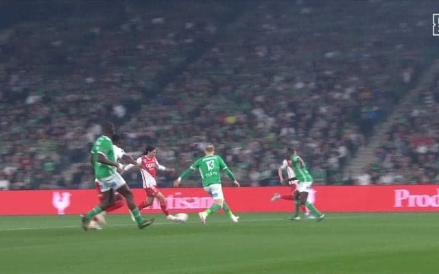 「やっぱりタキ起点なんだよね」南野拓実、電光石火のカウンターでプレアシスト「完璧なタイミング」ドリブル独走から“タメ”の利いたラストパスで先制点演出の瞬間