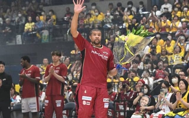 ジェフ・ギブスがラストダンス「楽しく終えられた」…44歳“小さな巨人”がコートに別れ