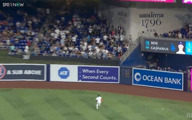 大谷翔平、MLB最速弾を外野手が「見失った」 途中で方向転換→“あっという間に”スタンドイン「着弾地点が全然違う」驚きの声続出