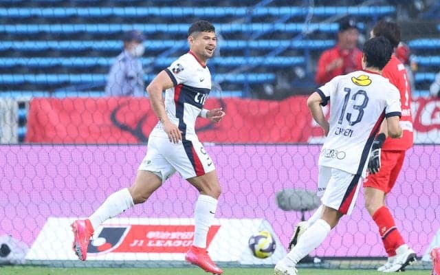 鹿島がレオ・セアラの復帰弾で5連勝で首位キープ、福岡は首位に立ってから5戦未勝利で転落【明治安田J1第15節】