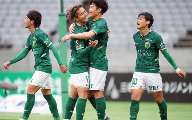 “総緑戦”で勝ち切った東京Vが横浜FC撃破！　古巣初対戦の齋藤功佑のお膳立てから染野先制点に、熊取谷一星がプロ初ゴール【明治安田J1リーグ第15節】