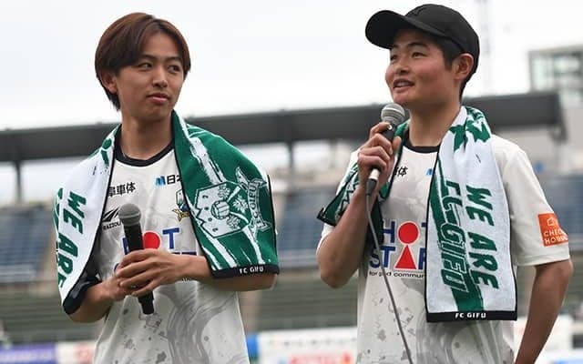 田口貫太騎手「今日はサッカーを好きになりに来ました」 西塚洸二騎手とともにJ3岐阜のホーム戦盛り上げ