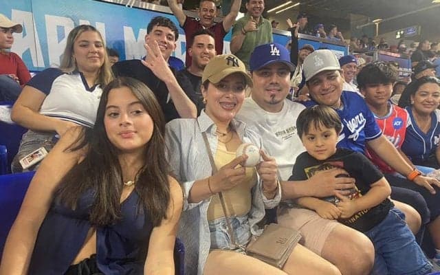 内野席で“キャッチ”した大谷の10号HR球　まさかの幸運…興奮収まらぬ4人家族「ハッピー！ハッピー！」