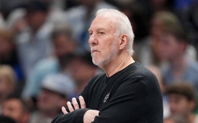 スパーズの名将ポポビッチが療養後初めて公の場に登場…愛弟子に囲まれお得意のジョークも