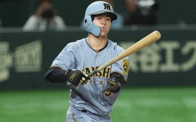 阪神・中野、死球に悶絶　3安打の活躍も…東京ドーム騒然、プレー続行でファン声援