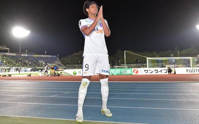 広島が不振の湘南撃破でリーグ連勝！　前節に続き中村草太奪取のPKを決めたジャーメイン良が決勝点【明治安田J1第15節】