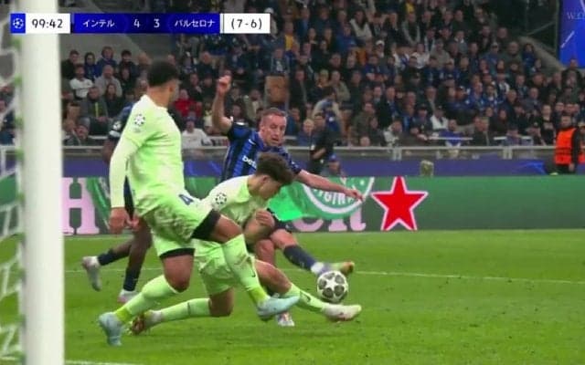 魂の一撃でバルサを撃破「英雄だ」「サッカーの神様がいる」GK硬直のワンフェイク＆ピンポイントコントロールショットにスタジアム大熱狂【CL準決勝】