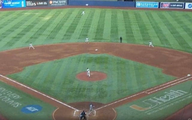 球場騒然！ 大谷翔平、軽く振って”まさかの光景”「エグいな」「左殺し」 172キロ“弾丸ライナー”→右中間をあっという間に“爆速通過”