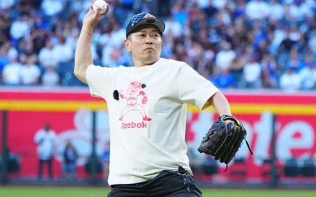 宮迫博之、ド軍戦で“人生初”始球式　振りかぶりワンバン投球…「宮迫ですッ！」も披露