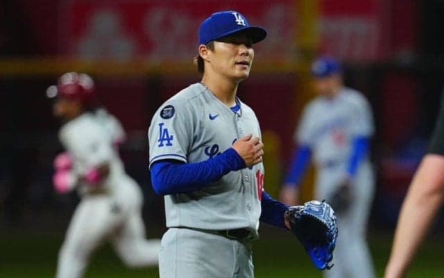 山本由伸は5勝目ならず、2被弾に呆然　5回5失点で降板…防御率1.80でMLBトップ“陥落”