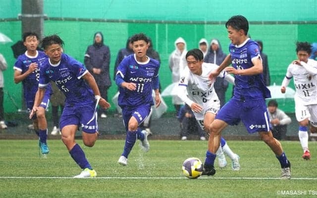 今季初白星を渇望する名門・市立船橋の苦悩。それでも青いユニフォームに息衝く伝統を託された選手たちは決して諦めない　高円宮杯プレミアリーグEAST 市立船橋高校×鹿島アントラーズユースマッチレビュー