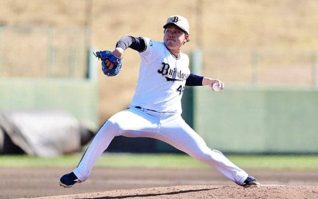 オリ東松にアクシデント　一塁ゴロをカバー→転倒、うずくまり担架で運ばれる