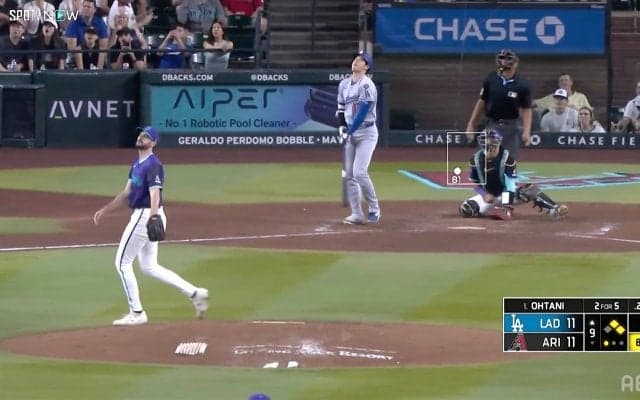 大谷翔平、バットぶん投げ決勝弾に相手投手が“確信ウォーキング” スタンド見上げ呆然…一塁側に歩き出す圧巻の光景