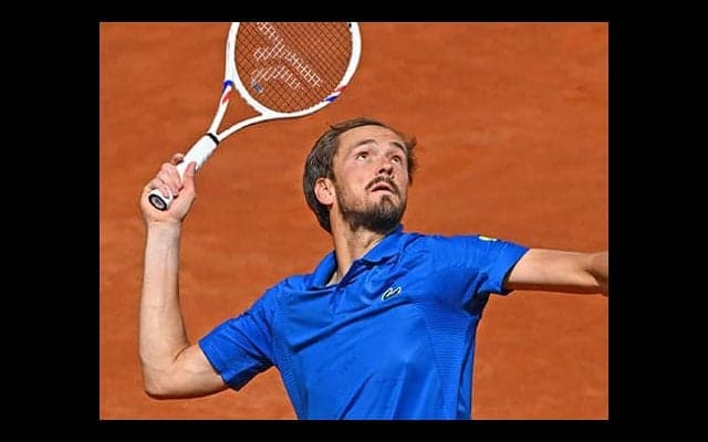 メド 元世界8位にストレート勝ち