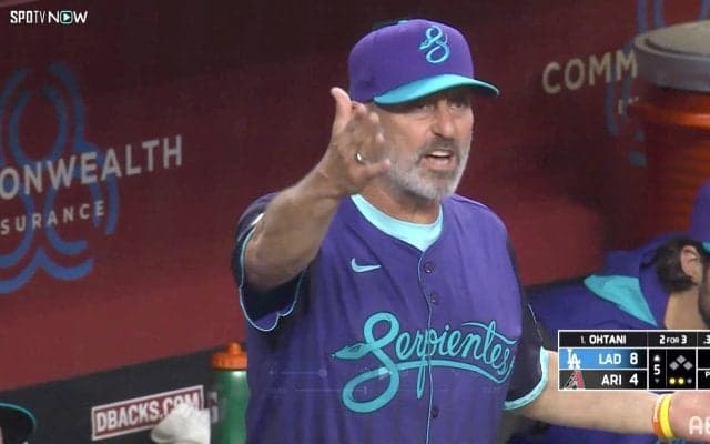 大谷翔平の打席で敵軍監督が“激昂” 「ブザー持っているのか」珍しい場面に大谷も困惑…打席を外し、球場は異様ムード