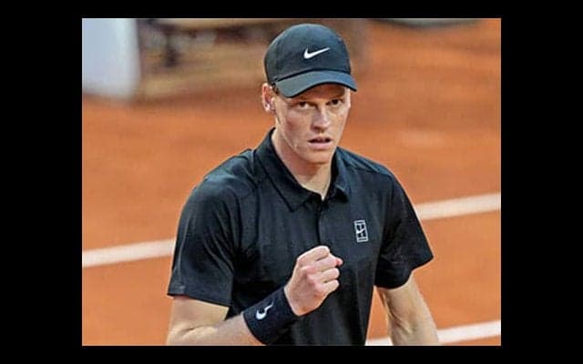 世界1位シナー 出場停止から復帰し白星