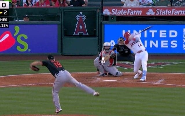 もうワケわからん！ 菅野智之に“打者が混乱”「この球は打てない」 外角いっぱいにズバッ… 絶妙すぎる速球で“マン振り三振”「これぞエース」