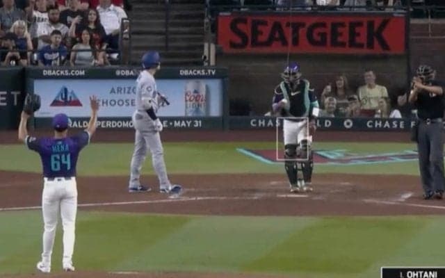 早く投げろ！ 大谷翔平の打席で“異変”「どうした」「なんかトラブル？」監督も捕手もイライラ… 相手投手にハプニング発生