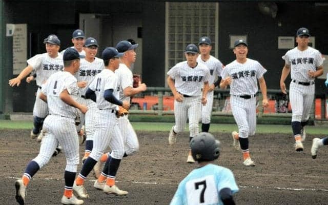 滋賀学園が2年連続2回目の優勝、近江を破る　春季高校野球県大会