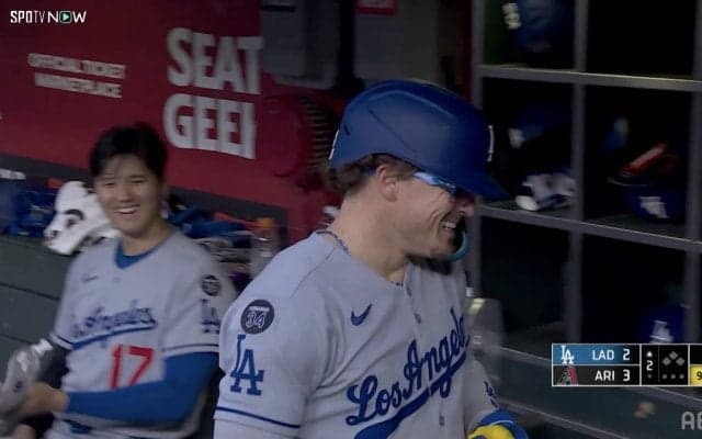 ド軍伏兵が特大弾も大谷翔平、切り替えが早すぎる！？ ベンチで「ソワソワ」→キケと「ニコリ」直後に“冷静すぎる”一部始終