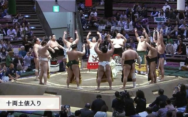 え…なにコレ？ 化粧まわしの中に“本人そっくり”の小さな力士の姿 ユニークな絵柄にファン注目