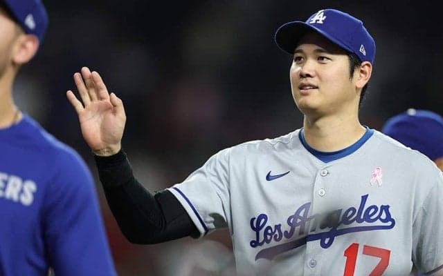 写り込んだ“デコピン”が「可愛い」　大谷翔平が祝福投稿で示した愛情に「ほっこり」