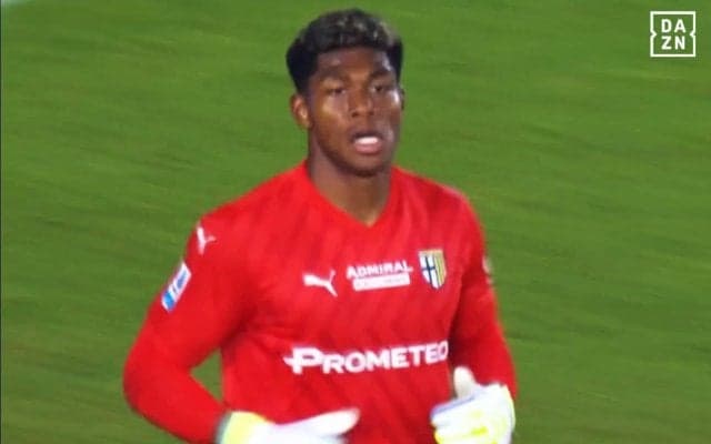 豪快な横っ飛びも…鈴木彩艶が“神コース弾”で痛恨失点「無罪だ」「GKのせいではない」地元メディアも擁護した失点シーン