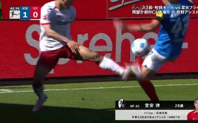 「これもうレッドだろ！」「ガッツリファウル」堂安律“つま先”直撃の激痛ファウルで悶絶「大丈夫か」「怪我させたら絶対許さねえ」