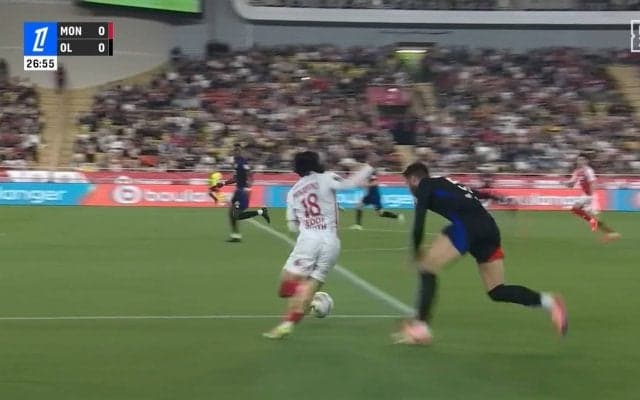 何が起きた？南野拓実、一瞬で相手を置き去りにするワンフェイク＆強引ターンで決定機演出「スーパー」「タキのターンが上手すぎる」