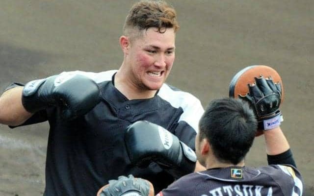 ソフトバンクのリチャードと巨人の秋広、大江の交換トレード成立