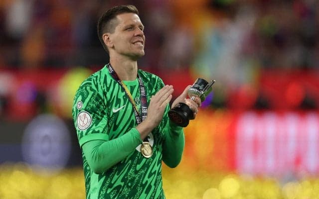 「妻が決めること」引退から一転、バルサの窮地救い2冠目前のGKシュチェスニーが契約延長のオファーに言及