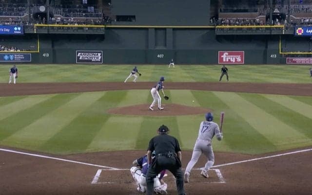 バケモノかよ！ 大谷翔平に野手があきらめる“衝撃シーン”「エグい」「マジか」 “大谷キラー”撃ち… バットの先で164キロ“爆速センター返し”