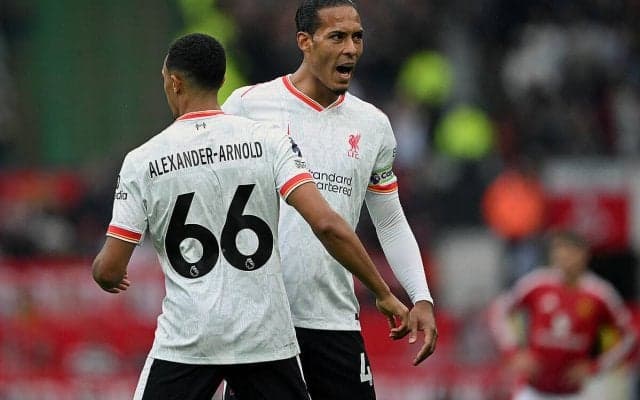 「人それぞれ意見もキャリアの段階も違うし、僕とモーの状況とトレントを比べることはできない」ファン・ダイクが後輩TAAの決断を理解