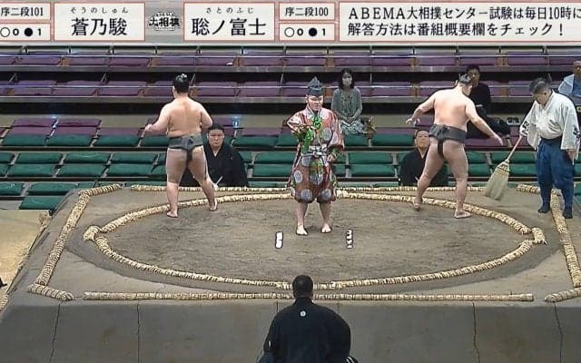 外国人美女ファン、17歳行司に“斬新スタイル”で熱視線「外国からのガチファンで草」「目の付け所がスゴイ」驚嘆の声