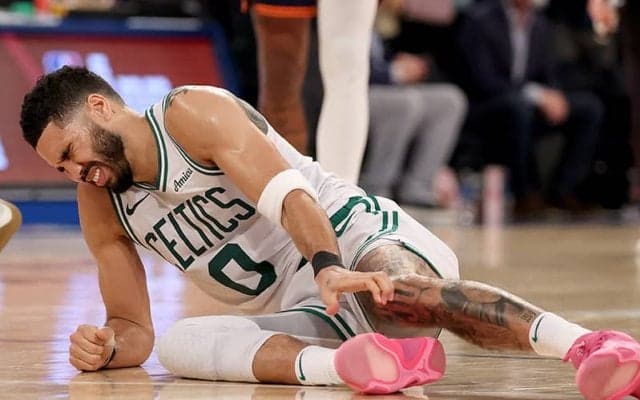 セルティックスのジェイソン・テイタムが右アキレス腱を断裂…チームもPO敗退の窮地に