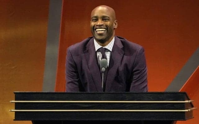 ビンス・カーターが来季からNBAを放送する『NBC』へ加入…カーメロとスタジオで共演