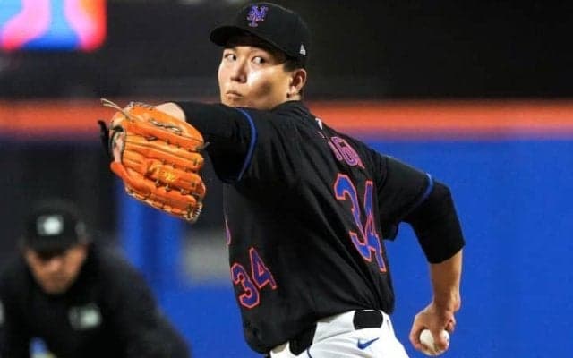 驚異の「1.22」で山本由伸を抜きリーグトップに…6回好投の千賀滉大を指揮官が絶賛「感銘を受けた。信じられないフォークを投げている」