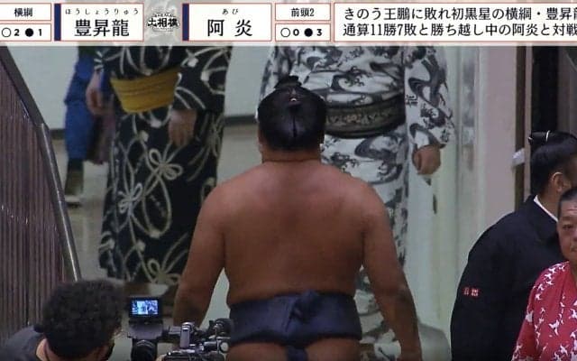 「顔が険しい」「痩せすぎやろ」元大関・貴景勝、カメラが捉えた“姿と表情”に反響 横綱・豊昇龍が2日連続の“金星配給”直後の一コマ