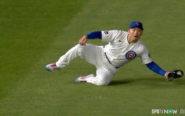 レフトで魅せた！鈴木誠也の“ハッスルプレー”に球場総立ち　ガッツ溢れる瞬間に現地実況も興奮「素晴らしいスライディングキャッチだ！」