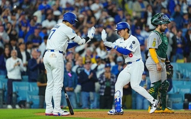 大谷翔平が粋な祝福、MLB初アーチのキム・ヘソンに韓国流タッチ「リスペクト」