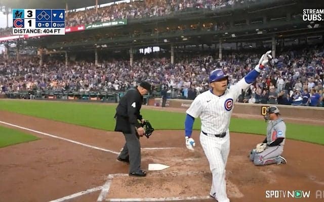 鈴木誠也の特大11号弾で「ワッショイ！」カブスナインがノリノリ“珍ポーズ”　球場総立ち＆ベンチも一斉にお祭り騒ぎ