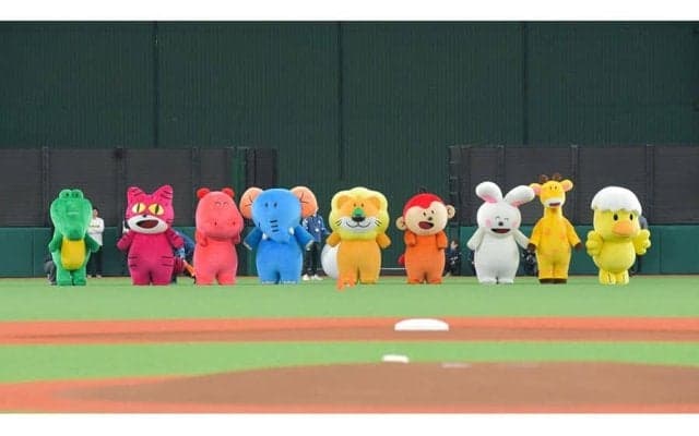 国民的お菓子のキャラが来場…撮影会の参加券はアッという間に終了　パ球団とコラボ