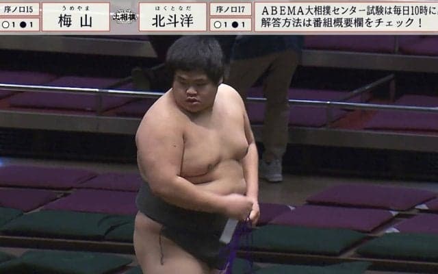 「落ちつけ」「まわしがw」力士に“初々しい”ハプニング発生 取組直後の一コマにファンほっこり