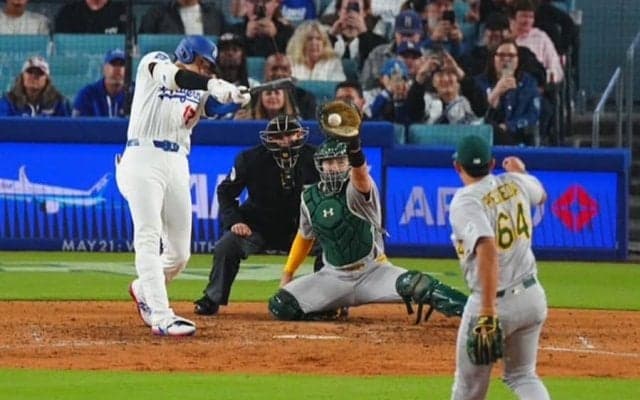 大谷翔平、野手相手にまさかの空振り三振　2打席連発も…“右腕”は笑顔で記念球求める